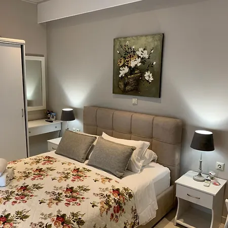 Luxury Ath Aparthotel *