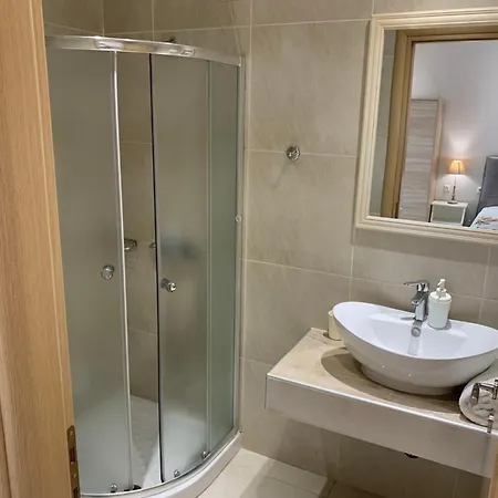 Luxury Ath *