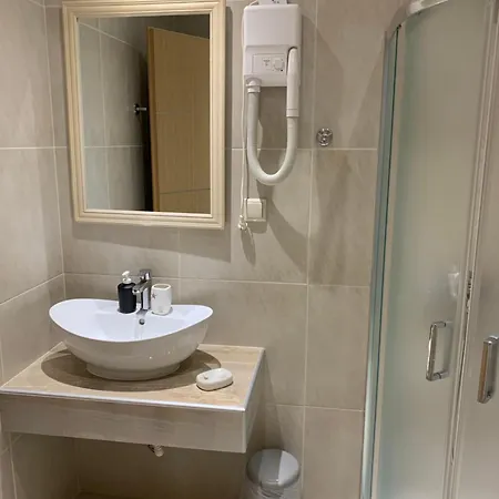 Luxury Ath Aparthotel *