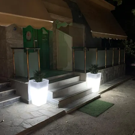 Athanasia And Lägenhetshotell