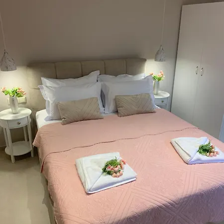 Luxury Ath Lägenhetshotell *