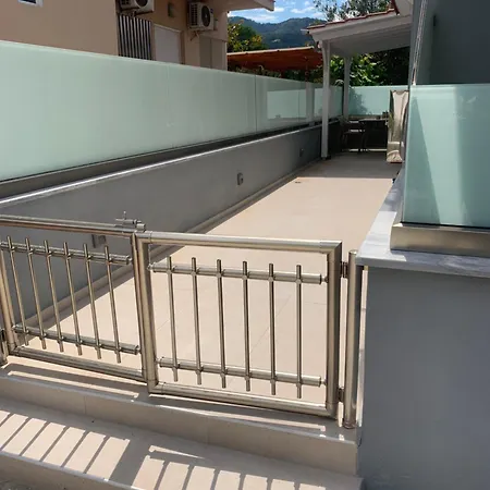 Athanasia And Thassos