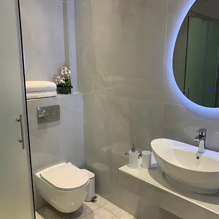 Lägenhetshotell Athanasia And 4*