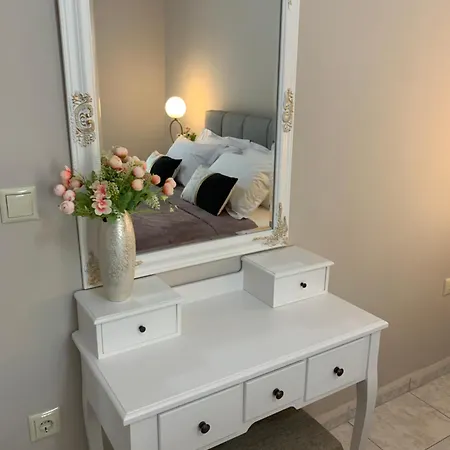 Athanasia And Lägenhetshotell