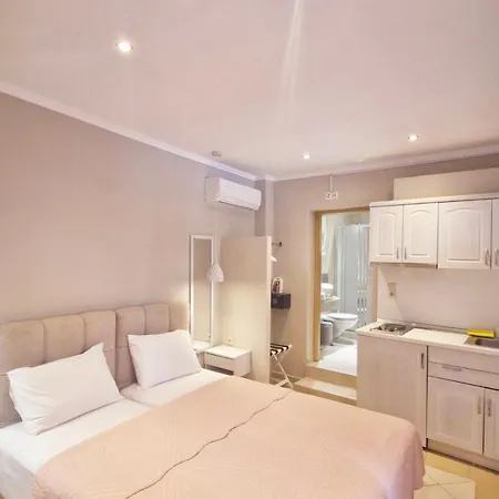 Athanasia And Lägenhetshotell 4*