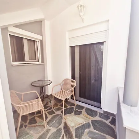 Ξενοδοχείο με διαμερίσματα Athanasia And 4*