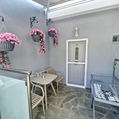 Athanasia And Lägenhetshotell